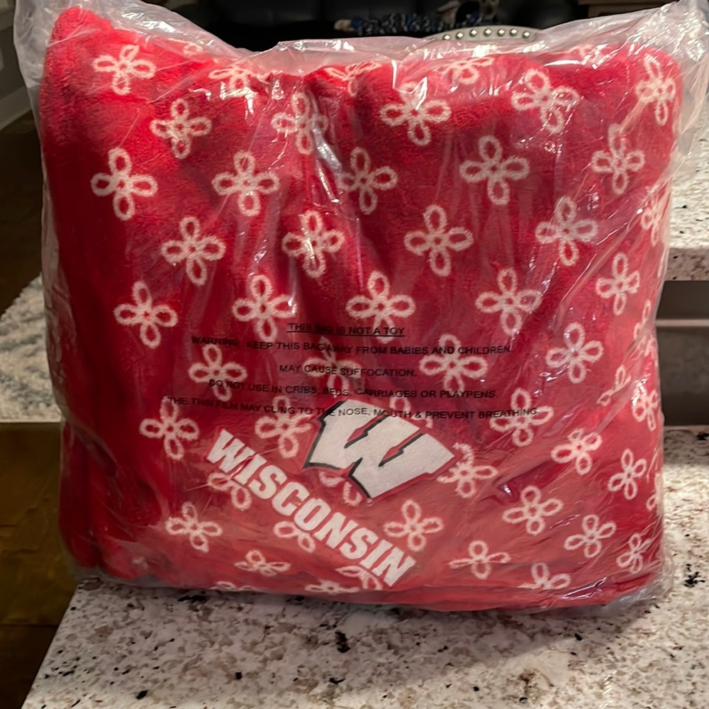 Vera Bradley XL University of Wisconsin collegiate throw